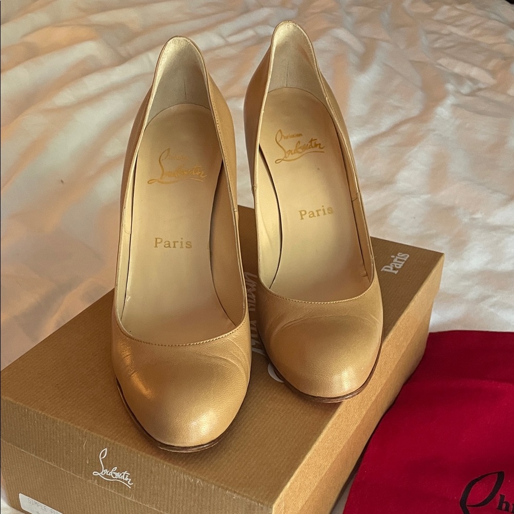 Christian Louboutin Beige Leather Simple Pump